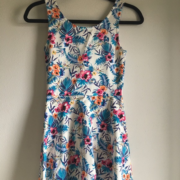 Dress - Picture 3 of 5